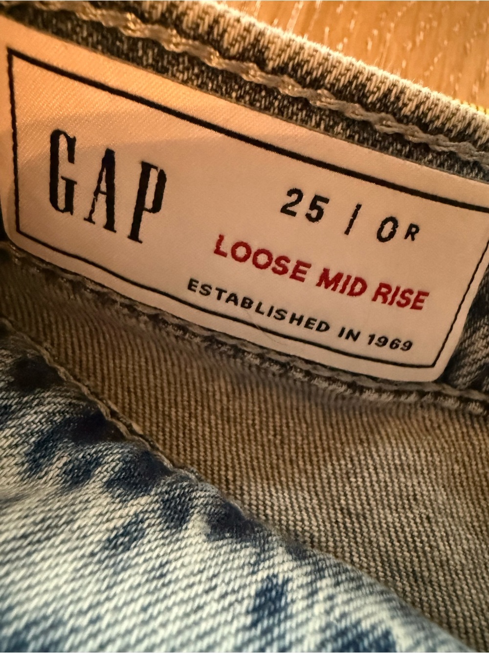 GAP Loose Mid Rise Light Wash Jeans - Picture 2 of 7